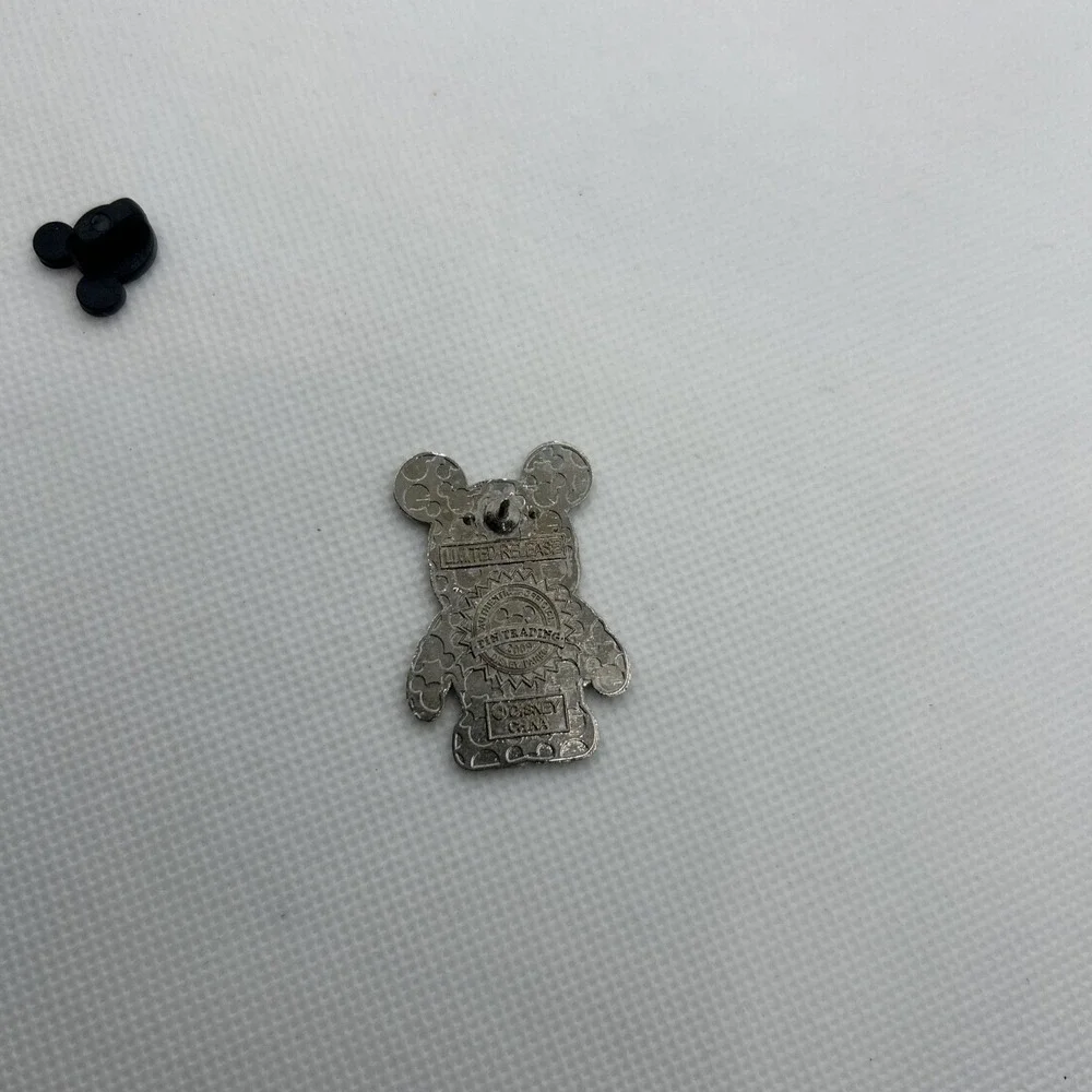 Disney Pin Trading Valentine • Vinylmation 2001 • Valentine's Day Pin